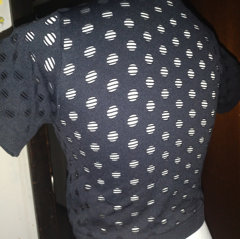 BLACK HOLLOW OUT TOP🖤 - Picture 2 of 5